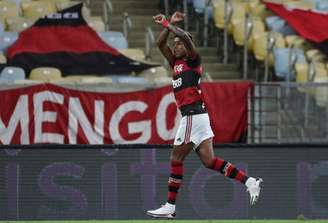 Bruno Henrique marcou o terceiro gol da partida de ontem: Thuler e Lincoln fizeram antes (Foto: AFP)