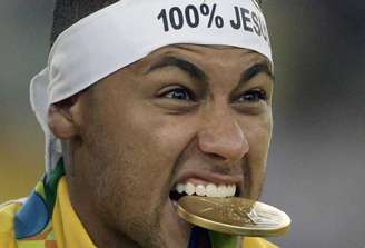 Neymar é medalha de ouro pela Seleção Brasileira (Foto: JUAN MABROMATA/AFP)