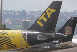 Avião do grupo Itapemirim no Aeroporto Internacional JK, em Brasília