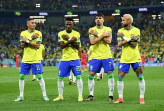 Jogadores comemoram gol em partida do Brasil x Coreia do Sul