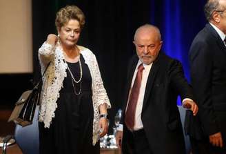 O presidente Lula e a ex-presidente Dilma Roussef durante cerimônia de posse da diretoria do BNDES no início de fevereiro