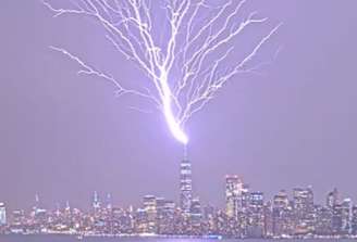 Raio atingiu o One World Trade Center no último sábado