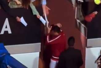 Djokovic foi atingido por garrafa após estreia em Roma