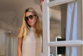 Carolina Dieckmann usa óculos da grife Gucci