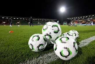 Bolas preparadas para partida da Conference League