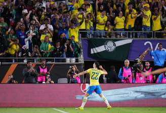 Gabriel Martinelli comemora gol pelo Brasil