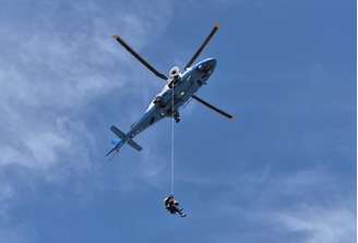 Helicóptero atua em resgate de homem nos EUA