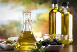 Azeite de oliva extravirgem Fonte de gordura monoinsaturada, o azeite ajuda a reduzir o LDL e aumentar o colesterol “bom”. Também tem ação antioxidante.
