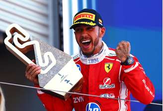 Lewis Hamilton conquista primeira vitória com a Ferrari 