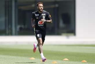 Na terça-feira, 16, Neymar treinou pela primeira vez no gramado