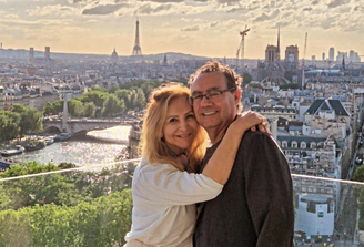 Augusto Cury e a esposa Suleima Cury em Paris