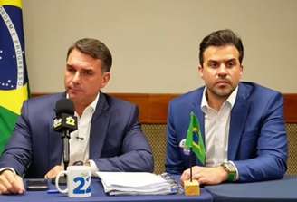 Flávio Bolsonaro e Pablo Marçal participaram juntos de live no canal do candidato no YouTube.