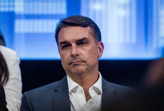 Flávio Bolsonaro receberia título de cidadão de Salvador, mas juíza avaliou que o momento escolhido para a homenagem poderiam comprometer a impessoalidade e interferir no segundo turno da eleição presidencial