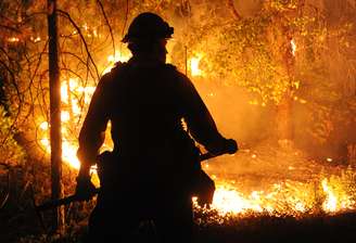 <p>O gigantesco incêndio florestal na região do Parque Nacional Yosemite, nos EUA, já atinge uma área de 54 mil hectares</p>