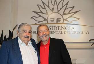 O ex-presidente brasileiro Luiz Inácio Lula da Silva com o ex-presidente do Uruguai José Pepe Mujica