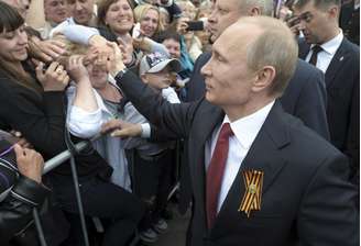 <p>Putin viajou para a região após participar do tradicional evento do Dia da Vitória, em Moscou, que marca o aniversário da vitória soviética sobre a Alemanha nazista, durante a Segunda Guerra Mundial</p>