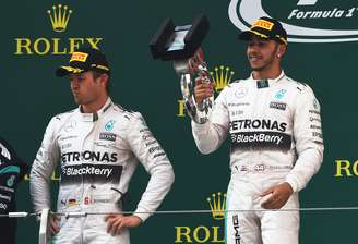 Hamilton e Rosberg no pódio: farpas em entrevista