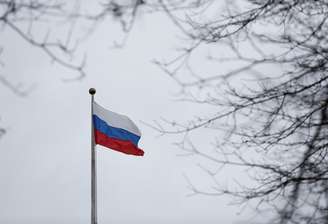 Bandeira da Rússia é vista em consulado do país em Washington, Estados Unidos 26/03/2018  REUTERS/Lindsey Wasson