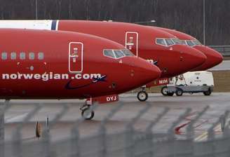 Aeronaves Boeing 737-800  da companhia aérea de baixo custo Norwegian Air em aeroporto na Suécia 6,/03/2015. REUTERS/Johan Nilsson