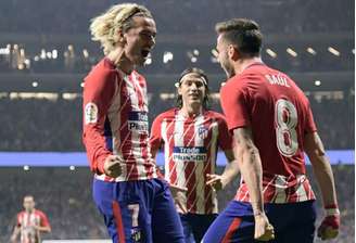Griezmann e Saul comemorando gol do Atlético (Foto: Javier Soriano / AFP)