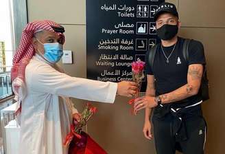 Guilherme foi recepcionado em seu retorno ao Al Faisaly, da Arábia Saudita (Foto: Divulgação/Al Faisaly)