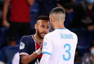 Neymar e Álvaro discutiram após ofensa racista em jogo na França (Foto: FRANCK FIFE / AFP)