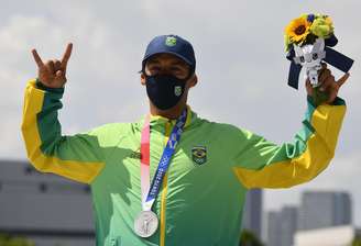 Kelvin Hoefler, do skate, garante a 1ª medalha do Brasil