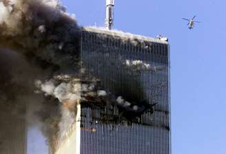 Edifício World Trade Center em chamas no ataque de 11 de setembro de 2001 em NY
REUTERS/Jeff Christensen