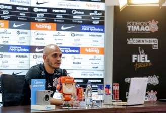 Fábio Santos concedeu coletiva (Foto: Rodrigo Coca/Ag. Corinthians)