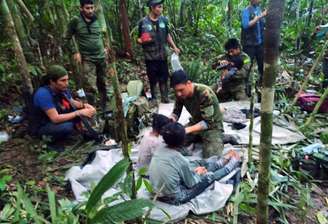 Irmãos receberam cuidados de equipe de resgate formada por militares e indígenas.