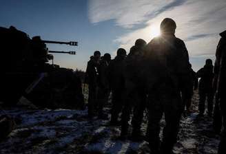 Soldados ucranianos de unidade de defesa aérea próxima a Kiev, na Ucrânia
30/11/2023
REUTERS/Gleb Garanich