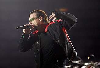Bono em show do U2 no Estádio do Morumbi, em São Paulo, em 2006