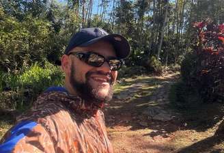 Gominho durante visita à cachoeira no Rio de Janeiro