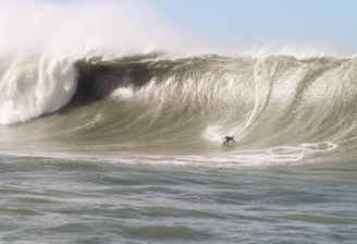 Lucas Chumbo 'vibra' com ondas gigantes no litoral de SC: 'Força assustadora'
