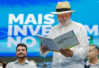 Lula critica obstrução no Congresso e afirma que 'quem deveria ter o impeachment são esses deputados e senadores’.