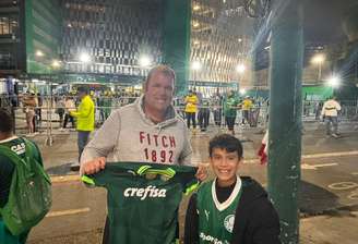 Britânico vira torcedor do Palmeiras, vai ao Allianz para jogo da Libertadores e se declara a Endrick