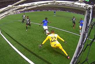 Arroyo perdeu chance absurda no clássico entre Atlético-MG e Cruzeiro.