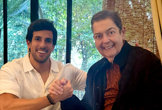 Faustão recebe homenagem do genro, Julinho Casares