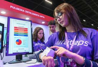 Feira do Centro Paula Souza em SP, que reúne projetos de escolas técnicas; matrículas em tecnólogos passaram de cerca de 996 mil em 2017 para mais de 2 milhões em 2025.