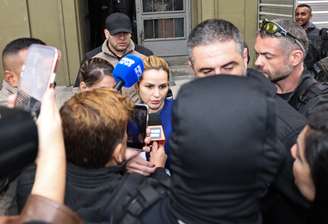 Deolane Bezerra ao deixar a sede da Polícia Civil em São Paulo
