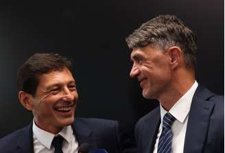 Maldini e Leonardo, agora ex-dirigentes da Federação Italiana de Futebol (FIGC)