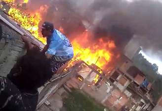 Incêndio atinge oito casas na região da Brasilândia e afeta área de cerca de 200 metros quadrados, na zona norte de São Paulo.
