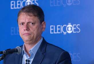 Tarcísio de Freitas (Republicanos) em coletiva de imprensa após debate da Rede Globo.