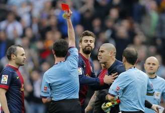 <p>Valdés ofendeu o árbitro Pérez Lasa no clássico espanhol</p>
