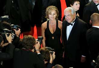 Strauss Kahn chegou acompanhado de sua nova namorada, a loira Myriam L'Aouffir