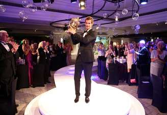 <p>O escocês Andy Murray deixou a Grã-Bretanha em festa ao triunfar na final do torneio de Wimbledon no último domingo, sobre o sérvio Novak Djokovic: foi o primeiro título de um britânico na competição em 77 anos. Confira imagens do "dia seguinte" do tenista</p>