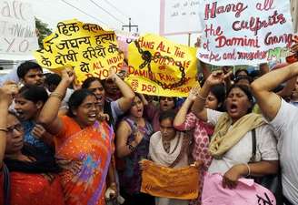 Mulheres protestam contra estupro na Índia
