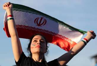 Irã vai permitir que mulheres assistam jogos em estádio