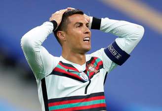 Cristiano Ronaldo lamenta lance durante jogo de Portugal contra a França
11/10/2020
REUTERS/Gonzalo Fuentes/File Photo