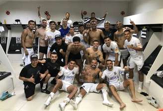 Jogadores do ABC comemoram classificação à terceira fase da Copa do Brasil